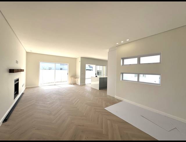 4 BEDROOM FREESTANDING FOR SALE IN SANDOWN